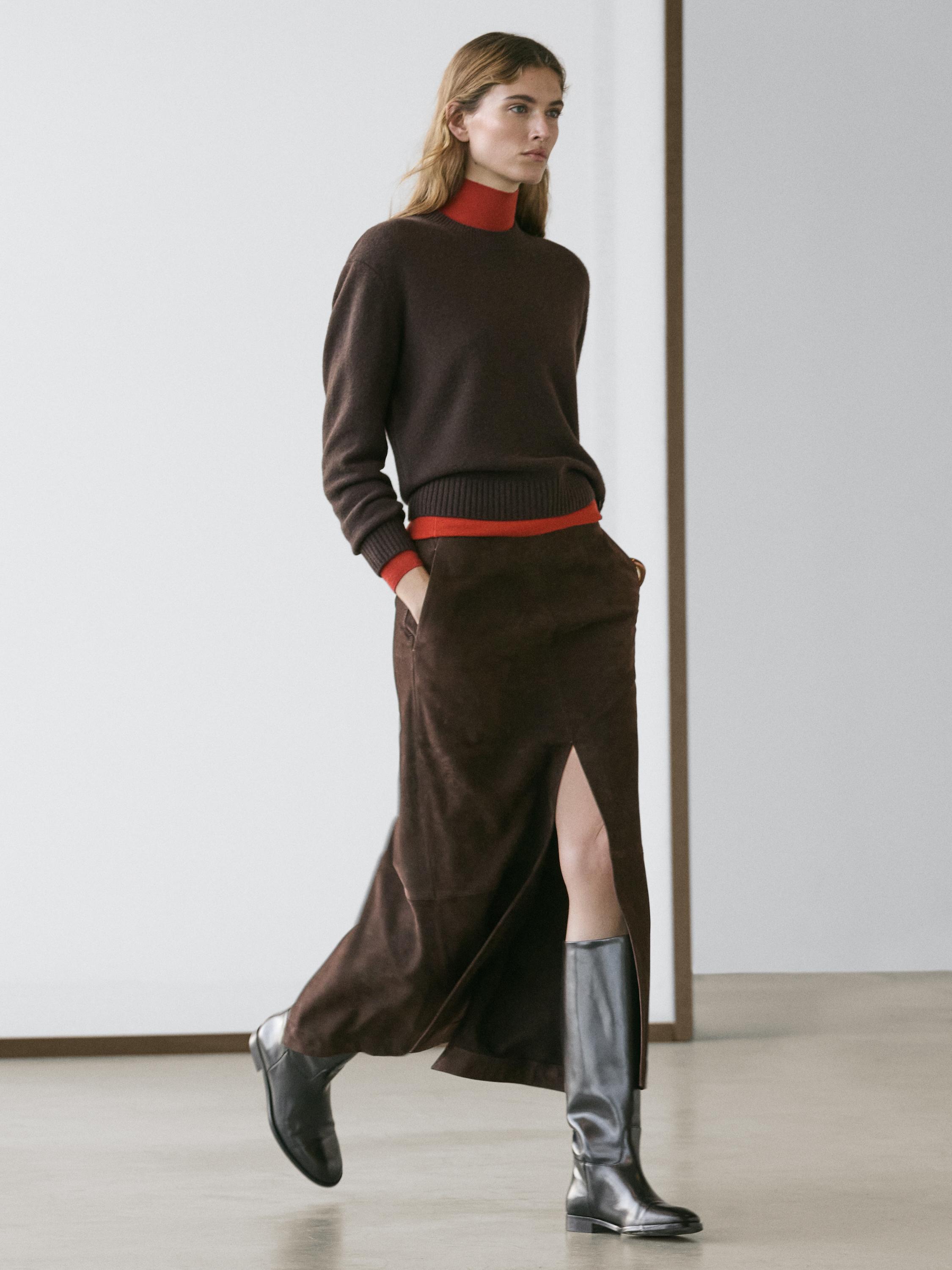 Jupe midi droite en cuir nubuck